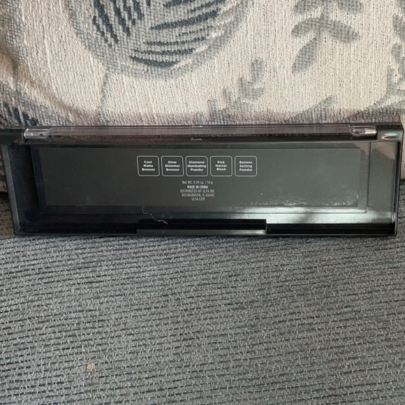 Makeup Bundle:  Brushes, Eyeshadow and small zippered bag NEVER USED - Picture 11 of 11